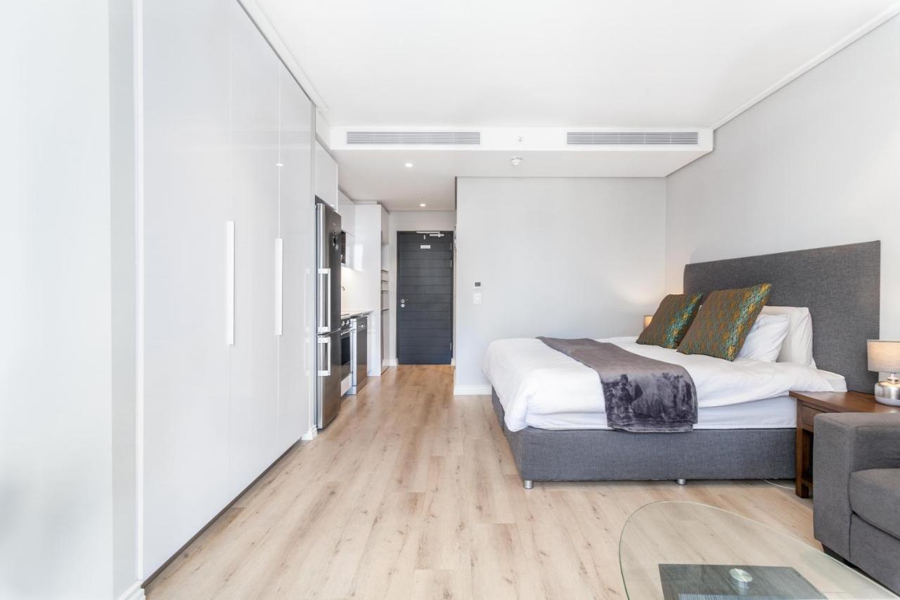 Luxurious 16 On Bree Studio Apartment - Harbour Views Città del Capo Esterno foto