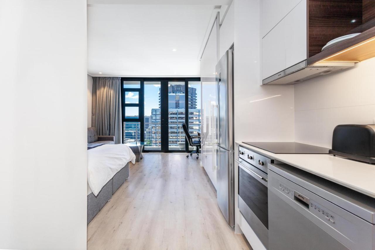 Luxurious 16 On Bree Studio Apartment - Harbour Views Città del Capo Esterno foto