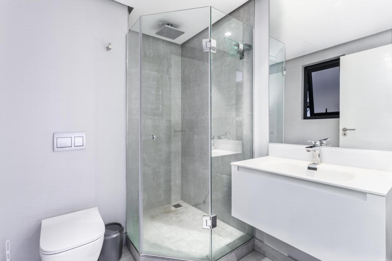 Luxurious 16 On Bree Studio Apartment - Harbour Views Città del Capo Esterno foto